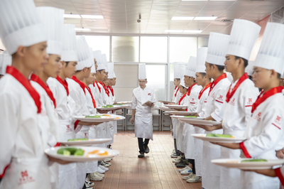 廣西華南烹飪技工學(xué)校2021年熱門(mén)高薪專(zhuān)業(yè)單招啟動(dòng) 餐飲管理專(zhuān)業(yè)詳解